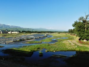 新疆ウィグル自治区・那拉堤（ナラテー）の写真　清風吹き渡る三面青山の草原劇場-11