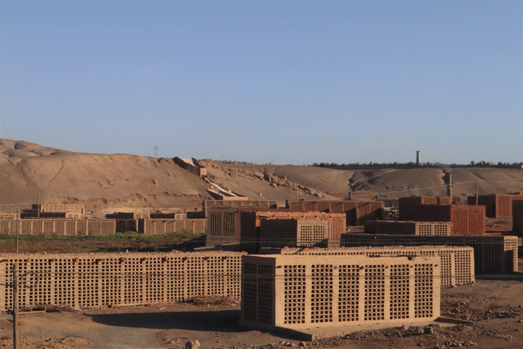 新疆ウィグル自治区・火焔山、葡萄溝の写真　灼熱の大地を歩き緑の谷で憩う2-4