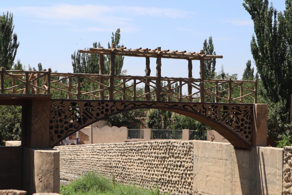 新疆ウィグル自治区・火焔山、葡萄溝の写真　灼熱の大地を歩き緑の谷で憩う2-5