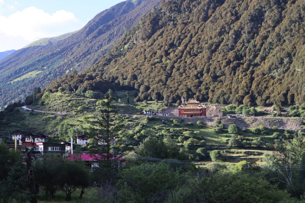 四川省・成都賽窄巷子、塔嶺村、葫芦海への登山道、葫芦海の写真　仙境の村、党嶺から葫芦海に登る2-3