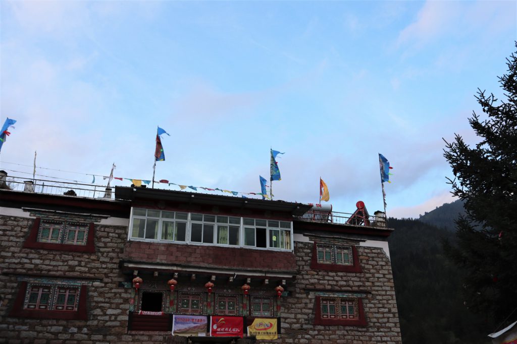 四川省・成都賽窄巷子、塔嶺村、葫芦海への登山道、葫芦海の写真　仙境の村、党嶺から葫芦海に登る2-4