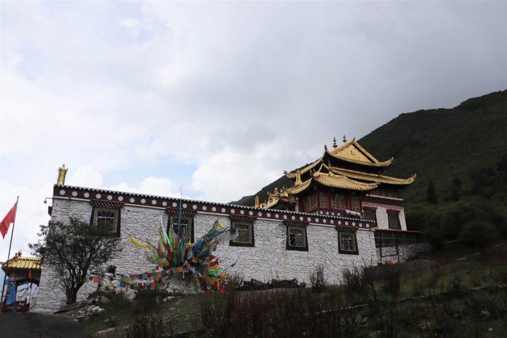 四川省・長坪溝/枯樹灘/四姑娘山鎮から大本営ベースキャンプへ/大峰山頂の写真 四姑娘山、大峰を登る-5