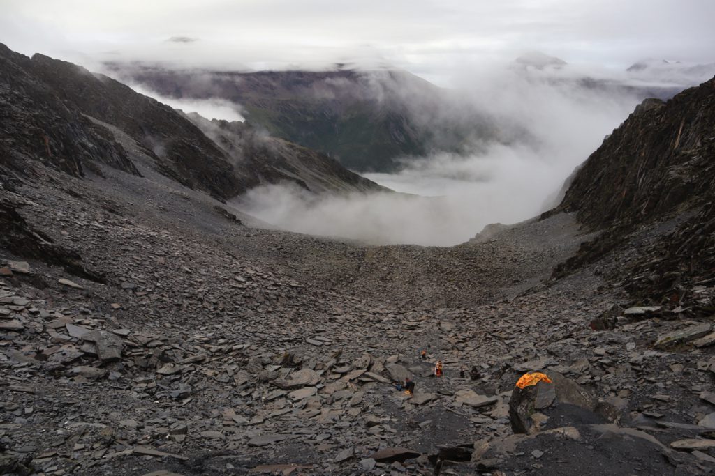 四川省・長坪溝、枯樹灘、四姑娘山鎮から大本営ベースキャンプへ、大峰山頂の写真　四姑娘山、大峰を登る5-2