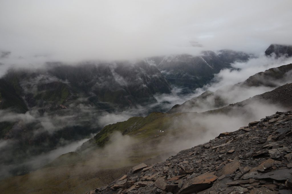 四川省・長坪溝、枯樹灘、四姑娘山鎮から大本営ベースキャンプへ、大峰山頂の写真　四姑娘山、大峰を登る5-5