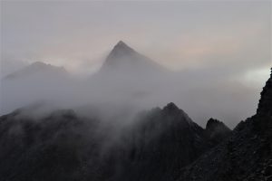 四川省・長坪溝、枯樹灘、四姑娘山鎮から大本営ベースキャンプへ、大峰山頂の写真　四姑娘山、大峰を登る5-6