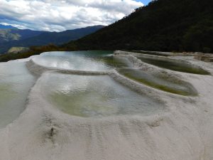 雲南省・白水台の写真　白とブルーの神秘-6