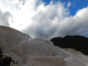 雲南省・白水台の写真　白とブルーの神秘-7