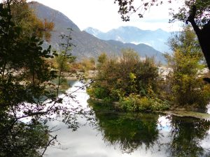 雲南省・白水台の写真　白とブルーの神秘-8