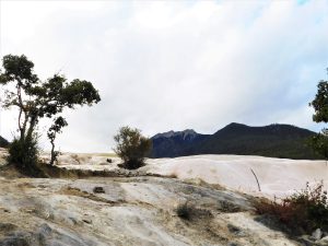 雲南省・白水台の写真　白とブルーの神秘-9