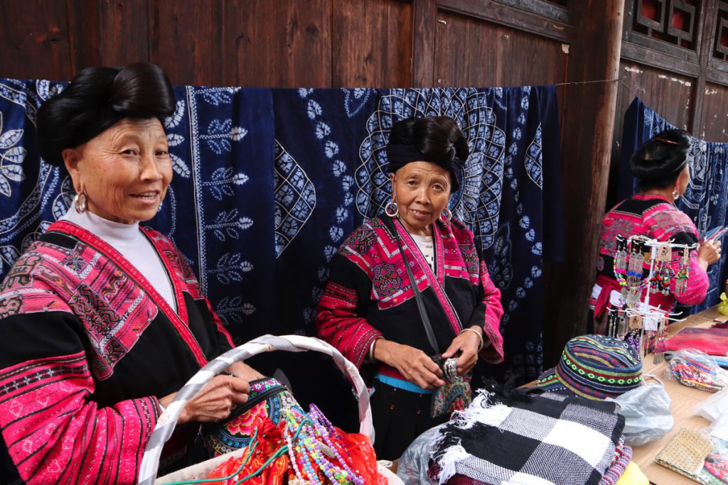 広西壮族自治区・龍脊棚田の写真　山を彩る金色の絨毯2-5