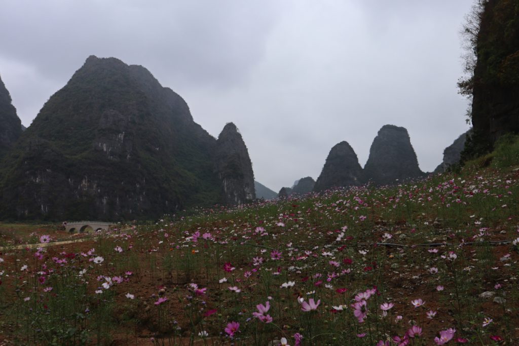 広西壮族自治区・百里水墨画廊／黄姚古鎮の写真　野焼きの煙たなびく桃源郷と嶺南建築古鎮-3