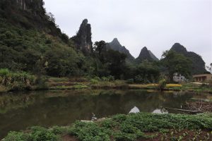 広西壮族自治区・百里水墨画廊／黄姚古鎮の写真　野焼きの煙たなびく桃源郷と嶺南建築古鎮-7