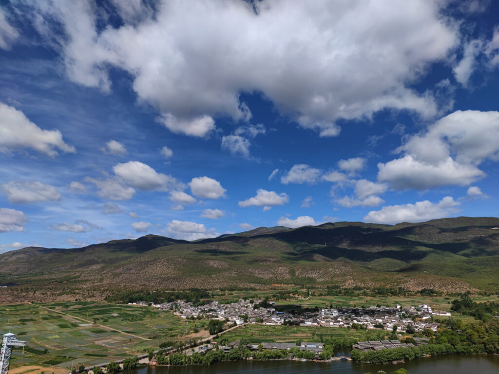 雲南省・金沙江、梅里雪山の写真　長江上流と幸せを呼ぶ山-2