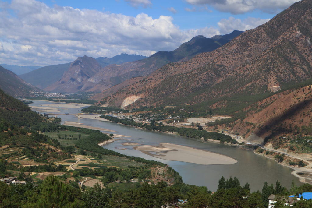 雲南省・金沙江、梅里雪山の写真　長江上流と幸せを呼ぶ山-5