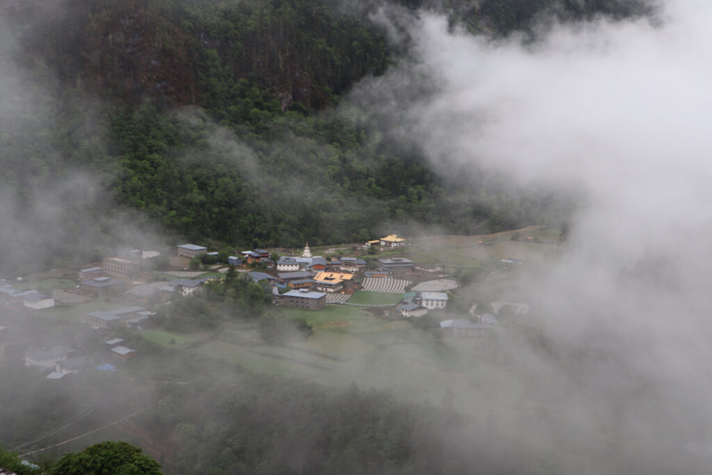 雲南省・雨崩、冰湖、神瀑、神湖の写真　神の村トレッキング-3