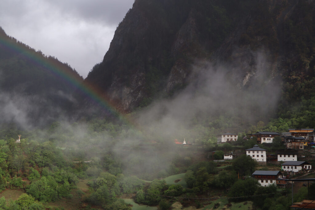 雲南省・雨崩、冰湖、神瀑、神湖の写真 神の村トレッキング2-1