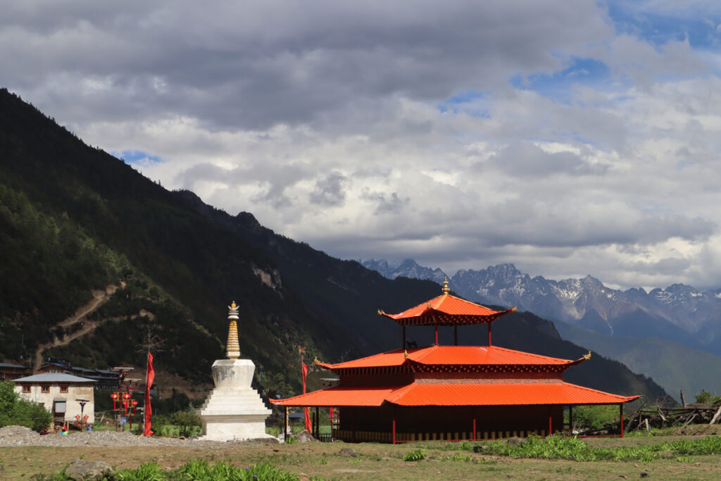 雲南省・雨崩、冰湖、神瀑、神湖の写真 神の村トレッキング2-3
