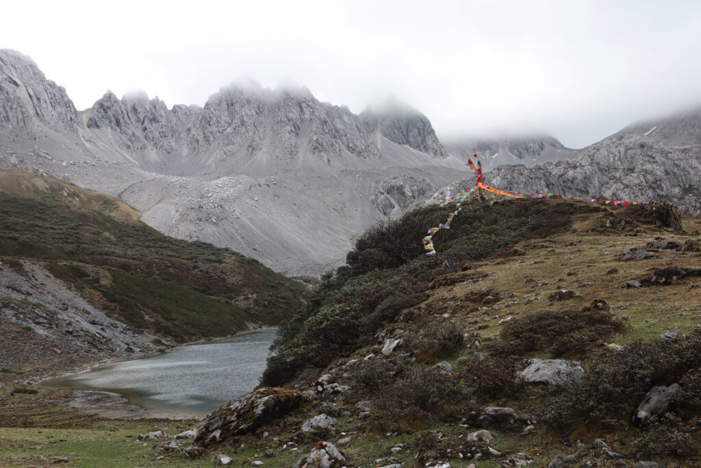 雲南省・阿布吉措の写真　シャンバラを歩く4-5
