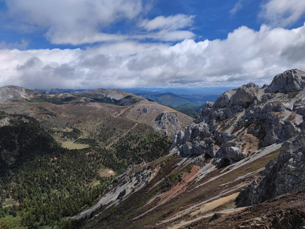 雲南省・香格里拉（シャングリラ）石卡雪山の写真　茶馬古道に聳える聖なる雪山-1