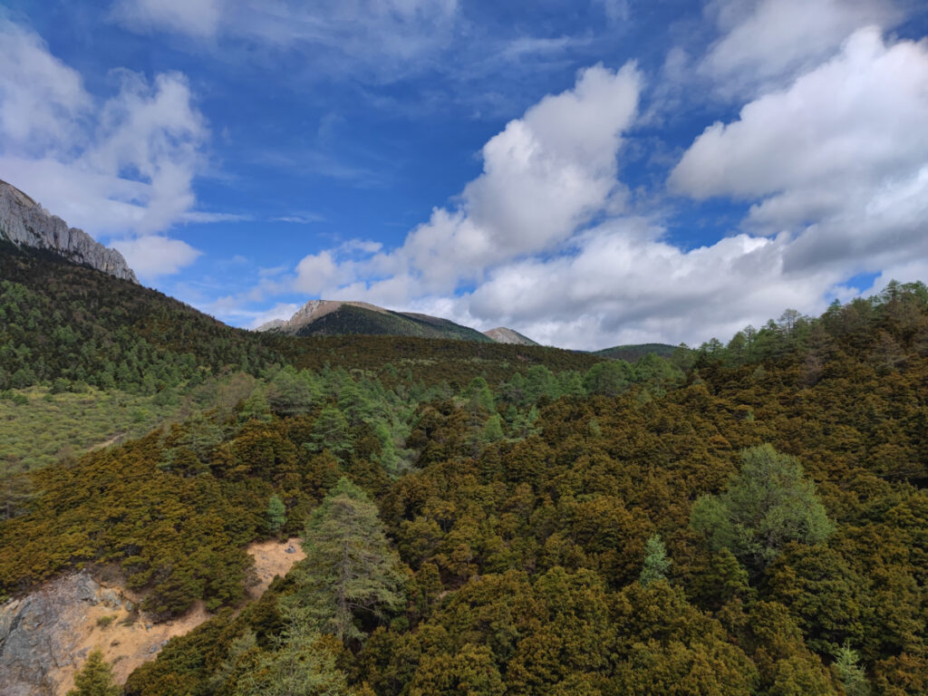 雲南省・香格里拉（シャングリラ）石卡雪山の写真　茶馬古道に聳える聖なる雪山2-3