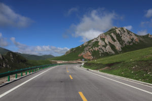 甘粛省・国道345号と黄河の写真　母なる黄河を渡り国道345号を行く-11