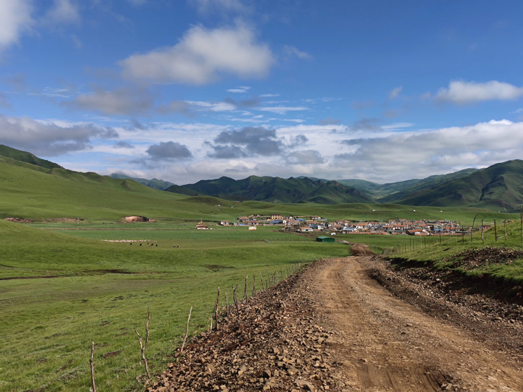 甘粛省・国道345号と黄河の写真　母なる黄河を渡り国道345号を行く-2