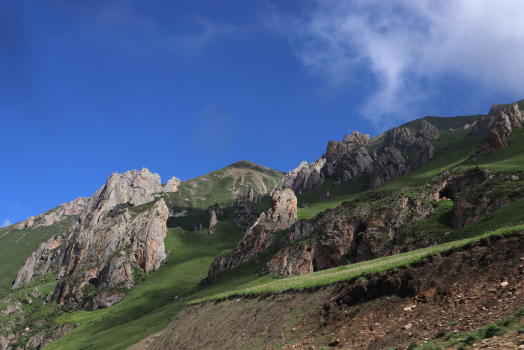 甘粛省・国道345号と黄河の写真　母なる黄河を渡り国道345号を行く-3