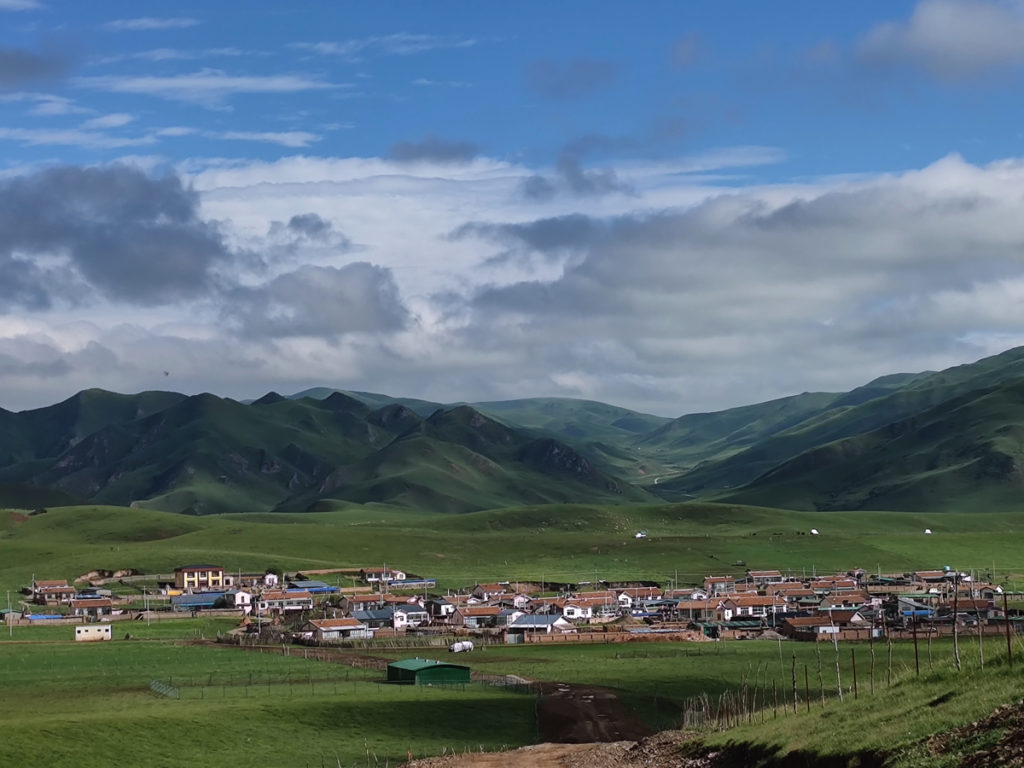 甘粛省・国道345号と黄河の写真　母なる黄河を渡り国道345号を行く-4