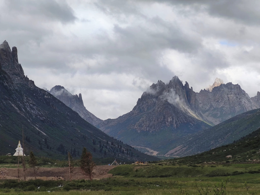 四川省・青海省・連宝叶則・年保玉則の写真　巴顔喀拉（パヤカラ）山脈の神界トレッキング-1