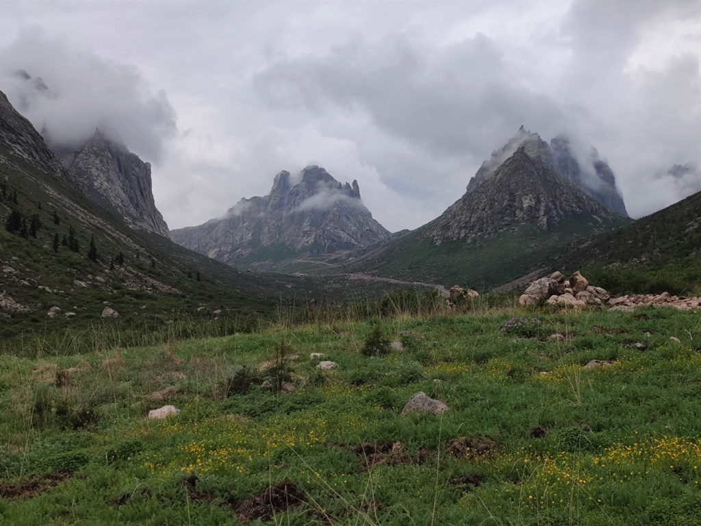 四川省・青海省・連宝叶則・年保玉則の写真　巴顔喀拉（パヤカラ）山脈の神界トレッキング-2