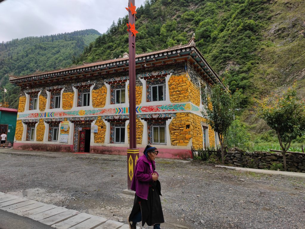 四川省・華棚溝・羊茸哈徳と達古氷河・都江堰の写真 西藏高原最東端を行く-1