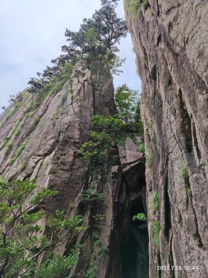 安徽省・黄山の写真　“天井図画”の奇岩の地3-11