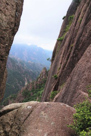 安徽省・黄山の写真　“天井図画”の奇岩の地3-7