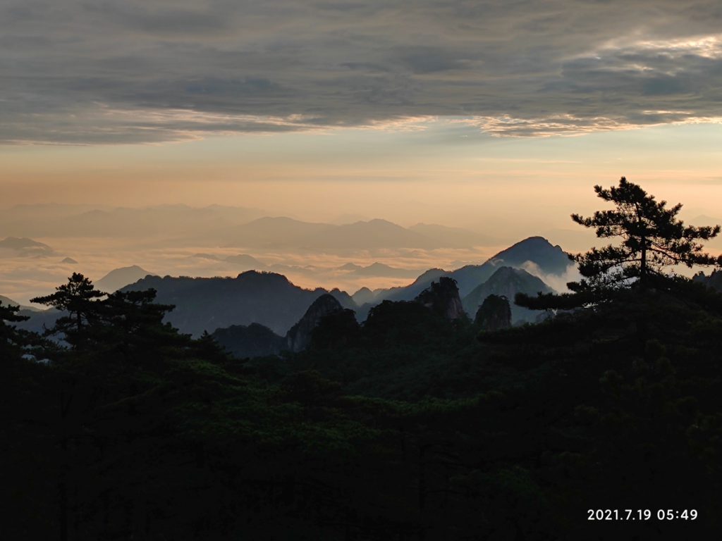 安徽省・黄山の写真 “天井図画”の奇岩の地4-4