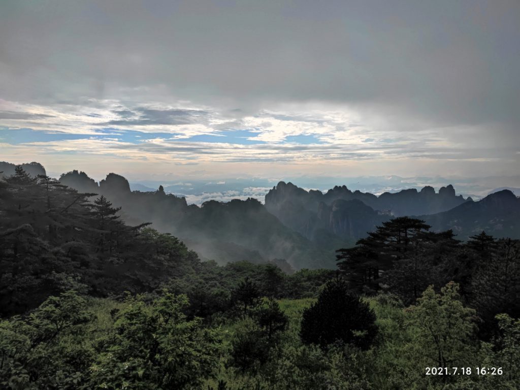 安徽省・黄山の写真 “天井図画”の奇岩の地5-2