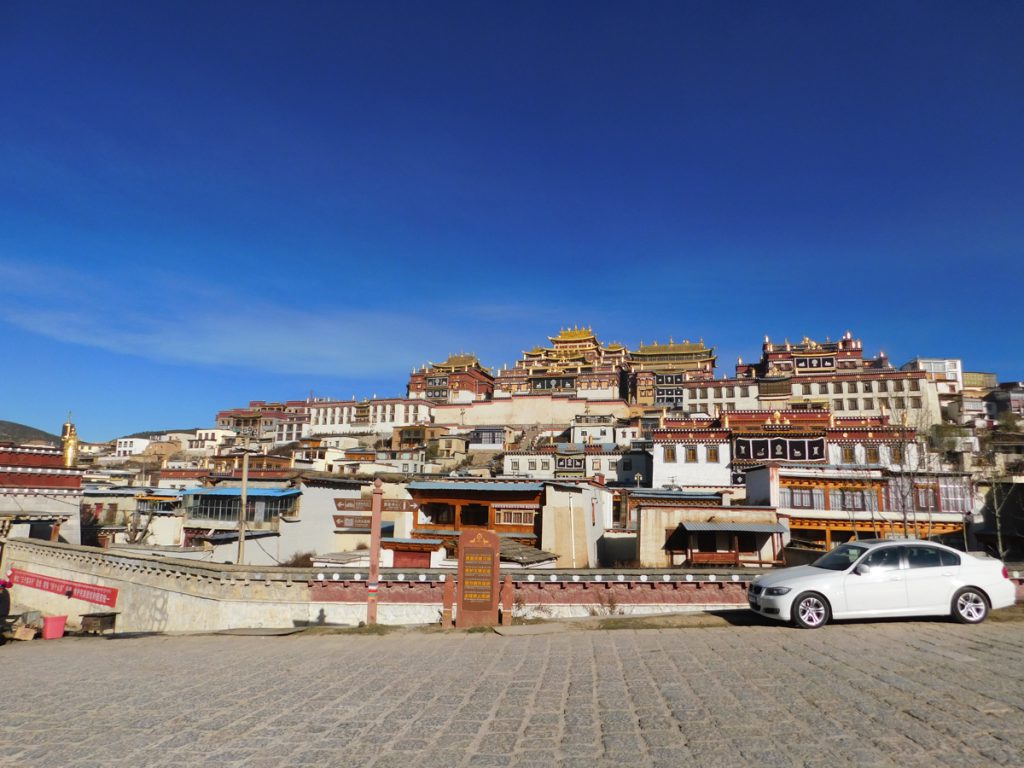 雲南省・香格里拉郊外 （松贊寺、納帕海、普達措国家公園）の写真　失われた地平線を求めて-1