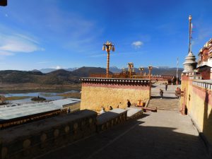 雲南省・香格里拉郊外 （松贊寺、納帕海、普達措国家公園）の写真　失われた地平線を求めて-9