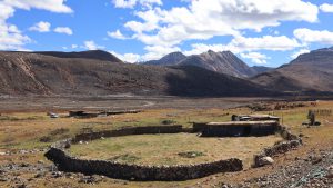 四川省・格聶（グニエ）神山の写真　神山を仰ぎ格聶（グニエ）南綫を行く-10