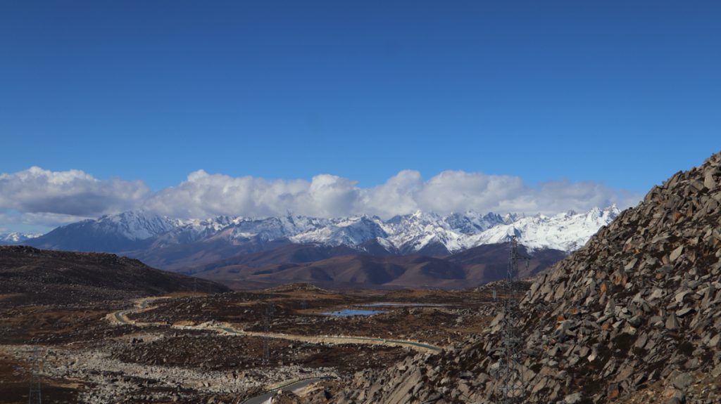 四川省・格聶（グニエ）神山の写真　神山を仰ぎ格聶（グニエ）南綫を行く-5