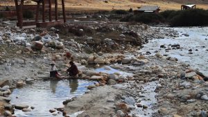 四川省・格聶（グニエ）神山の写真　神山を仰ぎ格聶（グニエ）南綫を行く-8