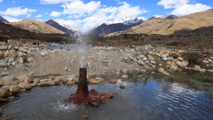 四川省・格聶（グニエ）神山の写真　神山を仰ぎ格聶（グニエ）南綫を行く-9