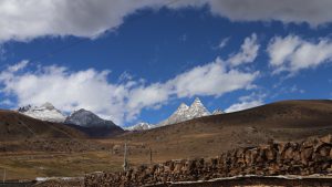 四川省・の写真　神山を仰ぎ格聶（グニエ）南綫を行く2-11