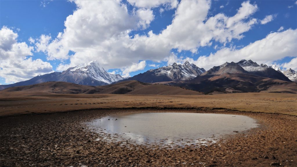 四川省・の写真　神山を仰ぎ格聶（グニエ）南綫を行く2-2