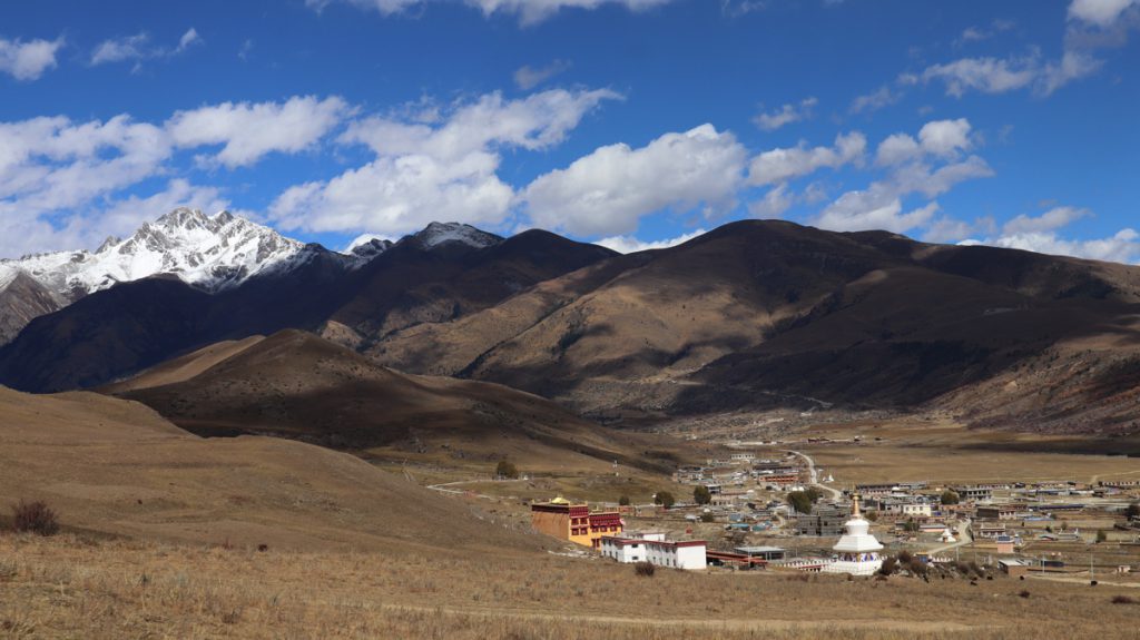 四川省・の写真　神山を仰ぎ格聶（グニエ）南綫を行く2-4