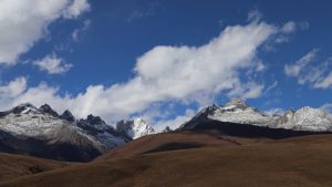 四川省・の写真　神山を仰ぎ格聶（グニエ）南綫を行く2-7