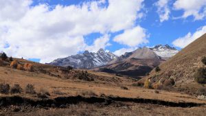 四川省・の写真　神山を仰ぎ格聶（グニエ）南綫を行く2-8