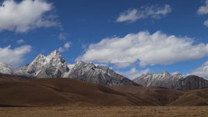 四川省・の写真　神山を仰ぎ格聶（グニエ）南綫を行く2-9