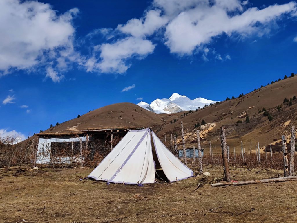 四川省・の写真 神山を仰ぎ格聶(グニエ)南綫を行く6-3