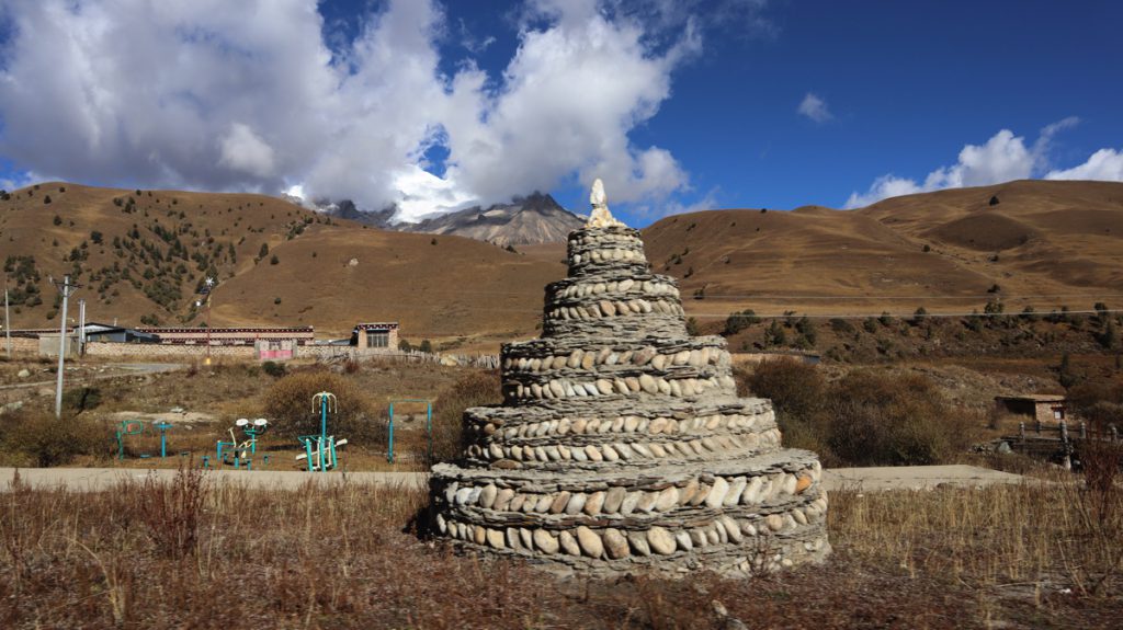 四川省・の写真 神山を仰ぎ格聶(グニエ)南綫を行く6-5