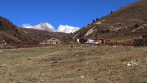 四川省・の写真 神山を仰ぎ格聶(グニエ)南綫を行く6-6